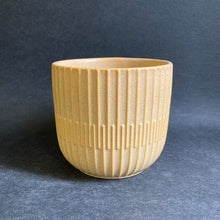 Kép betöltése a galériamegjelenítőbe: _Sara kerámia kaspó, sárga 11cm - Tropical Home