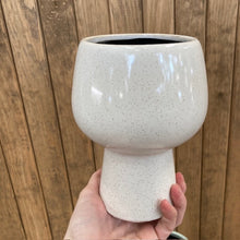 Kép betöltése a galériamegjelenítőbe: _Kerámia kaspó "Mundy" 9cm - Két színben - Tropical Home