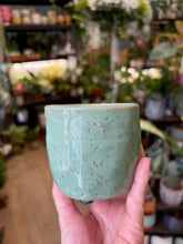 Kép betöltése a galériamegjelenítőbe: _Iron kőkerámia kaspó türkiz 7cm - Tropical Home