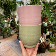 Kép betöltése a galériamegjelenítőbe: _Kerámia kaspó "Ares" 11cm - Két színben - Tropical Home