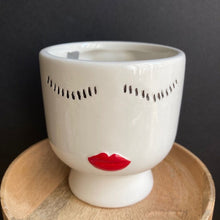 Kép betöltése a galériamegjelenítőbe: _Mini kaspó mágneses “Red lips” 2 - Tropical Home 
